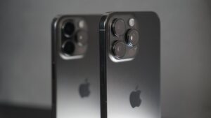 Apple gains market share as smartphone industry flatlines in early 2025