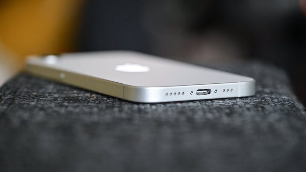 Apple gains retail momentum with US wireless carriers despite slow market Apple gains retail momentum with US wireless carriers despite slow market