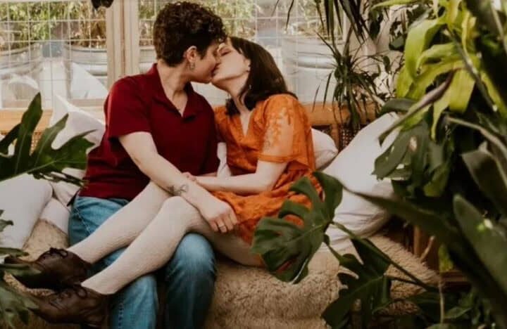20 Scroll-Stopping Engagement Photo Ideas