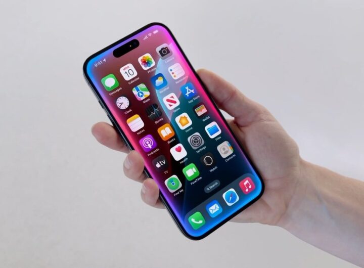 Apple shareholders sue over Siri delays and massive losses