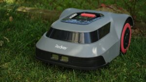 Redkey robot lawn mower review: bare minimum specs for a low price