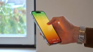 Apple accused of cashing in as UK battles phone theft surge