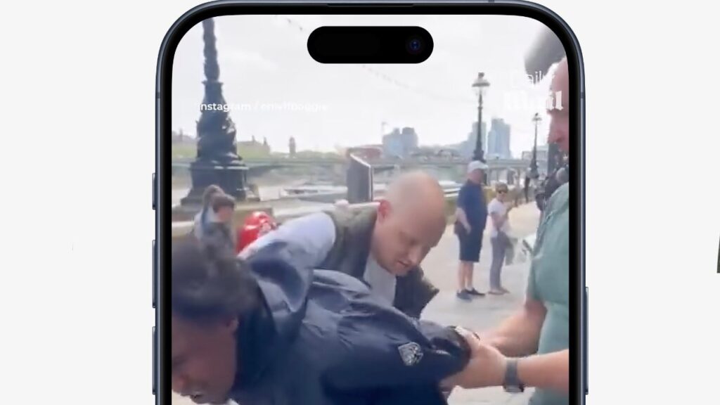 Apple Pay prank irritates victim, TikTok prankster gets what they deserve Apple Pay prank irritates victim, TikTok prankster gets what they deserve
