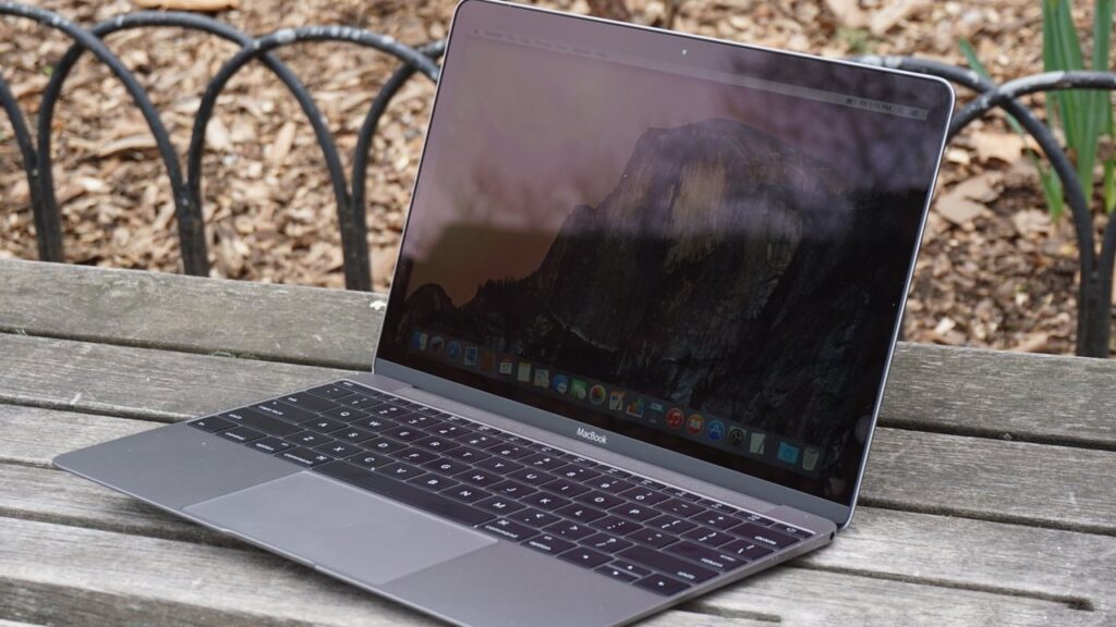 Apple plans low-cost MacBook based on iPhone processor Apple plans low-cost MacBook based on iPhone processor