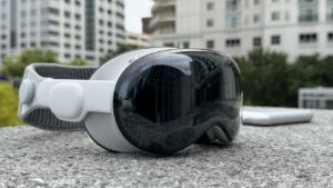 Apple Vision Pro with M5 may arrive before the end of 2025