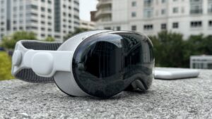 Faster, more comfortable Apple Vision Pro rumored to arrive in 2025