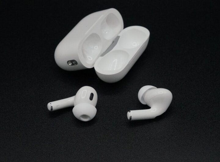 AirPods Pro 2 and AirPods 4 get new beta firmware