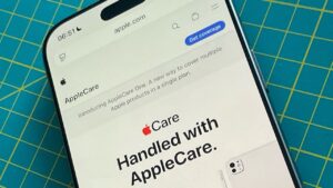 AppleCare One, Apple Intelligence, and the iPhone Fold’s display problems on the AppleInsider Podcast