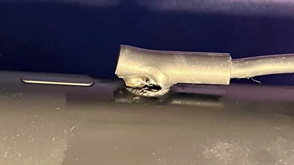 Some Sonos first-gen Roam speakers are overheating and melting Some Sonos first-gen Roam speakers are overheating and melting