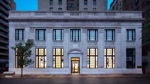 Crime blotter: 94-year-old man attacked in Apple Store