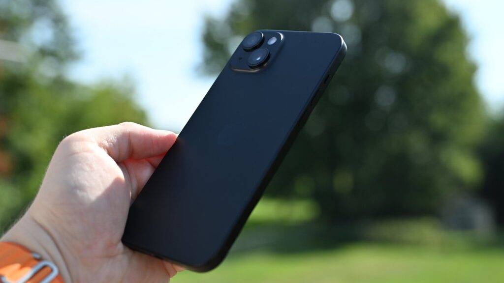 iPhone growth props up global smartphone market in 2025 iPhone growth props up global smartphone market in 2025