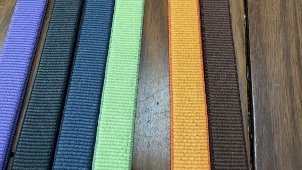 Inconsistency between TechWoven & iPhone 17 crossbody strap makes everything look fake Inconsistency between TechWoven & iPhone 17 crossbody strap makes everything look fake