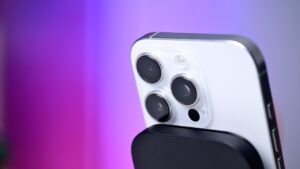 How to turn the camera flash on and off in iOS 26