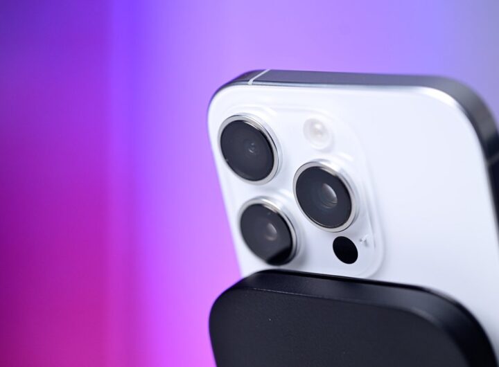 How to turn the camera flash on and off in iOS 26