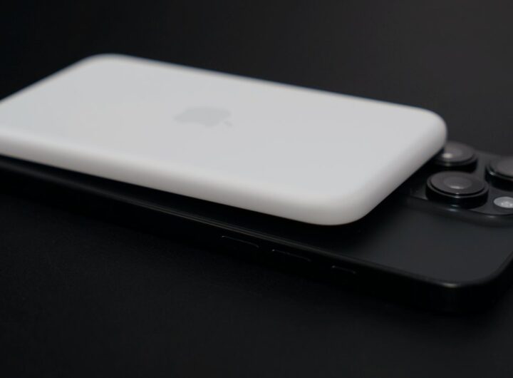 MagSafe Battery for iPhone Air absolutely does not fit properly on anything else