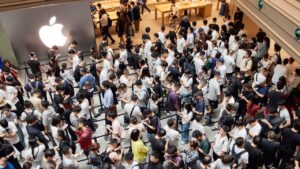 iPhone 17 buyers pack Apple Stores worldwide