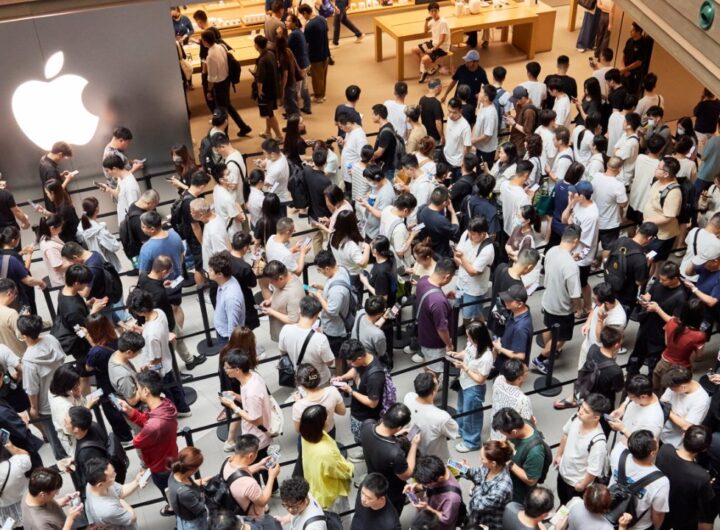 iPhone 17 buyers pack Apple Stores worldwide