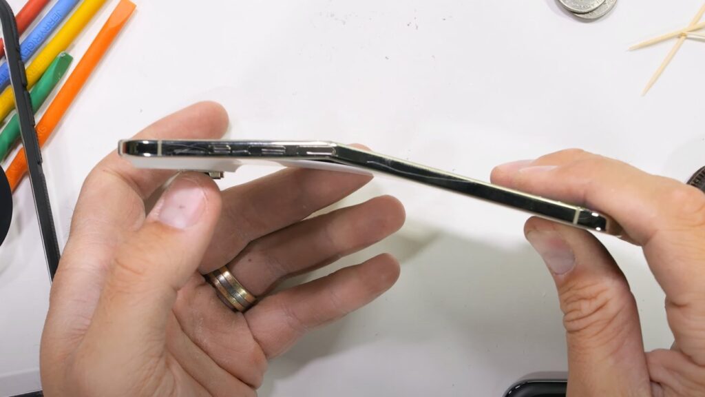 iPhone Air avoids ‘bendgate’ in YouTube destruction ‘test’
