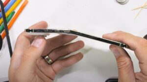 iPhone Air avoids ‘bendgate’ in YouTube destruction ‘test’