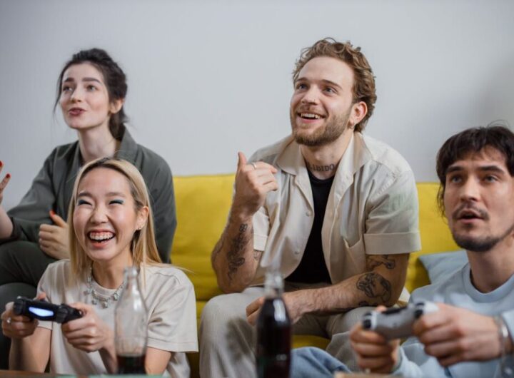 15 Friendsgiving Game Ideas for Every Vibe: Chill, Chaotic, or Crafty