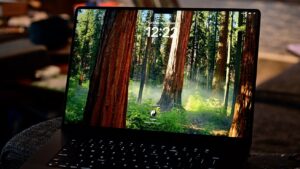 M6 MacBook Pro rumored to feature OLED touchscreen with hole punch camera