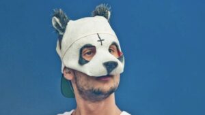 Apple doesn’t blur this rapper’s face, he just wants you to think that they do