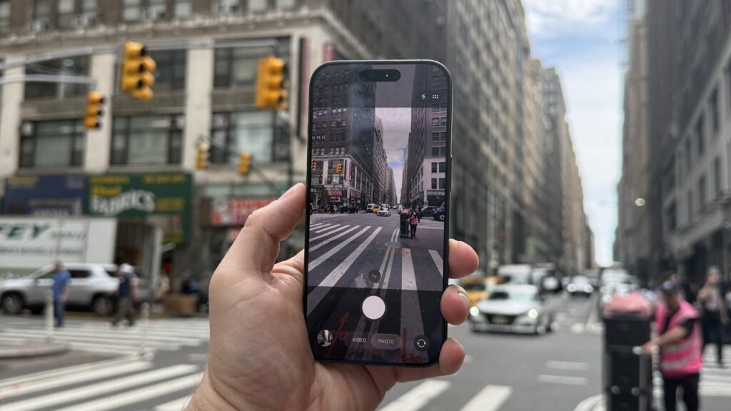 iPhone 17 demand continues to beat analyst expectations iPhone 17 demand continues to beat analyst expectations
