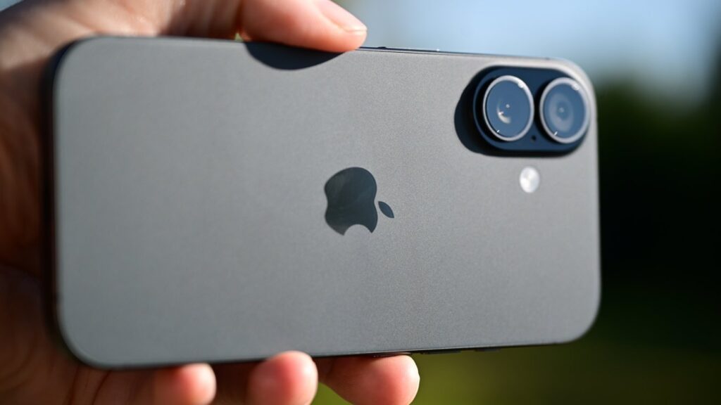 JP Morgan hikes Apple stock target to 0 on iPhone 17 demand