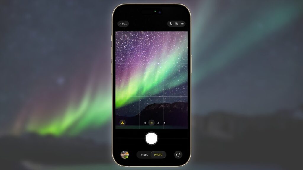 How to use an iPhone to take pictures of the Aurora Borealis