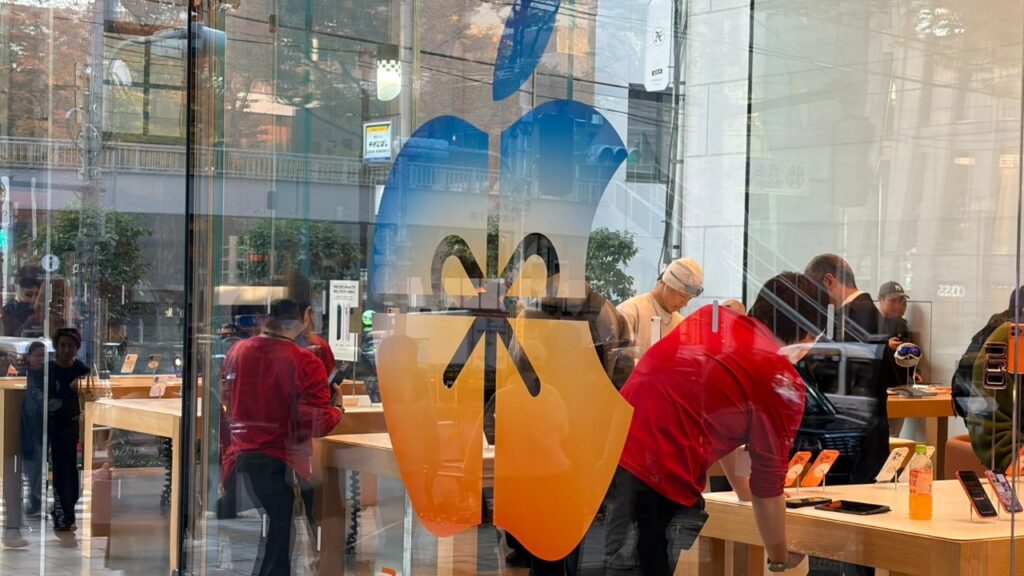 Christmas starts early online and at Apple Stores worldwide