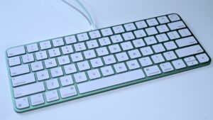 Apple’s Magic Keyboard and Magic Trackpad get firmware updates