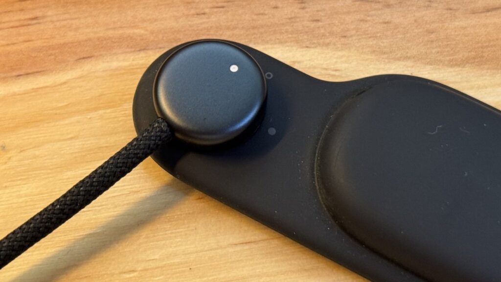 Black strap gives hope for new Apple Vision Pro colors