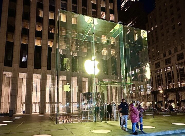 Crime blotter: Protesters arrested outside NYC Apple Store on Black Friday