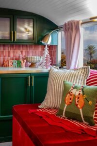 The Brief: Revolving Libraries and the Maxxinista Express