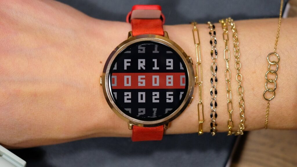 Pebble Round 2 cuts the bezel from the decade-old round smartwatch revival