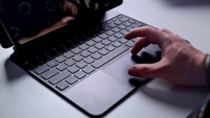 Apple’s Magic Keyboards for iPad Air and iPad Pro get firmware updates