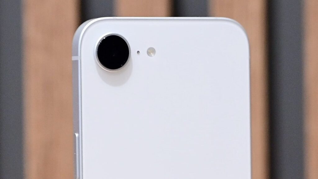 iPhone 16e and iPad Air stocks are reportedly depleting at Apple retail