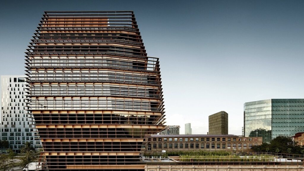 Spain antitrust dispute intensifies over late Apple & Amazon compliance