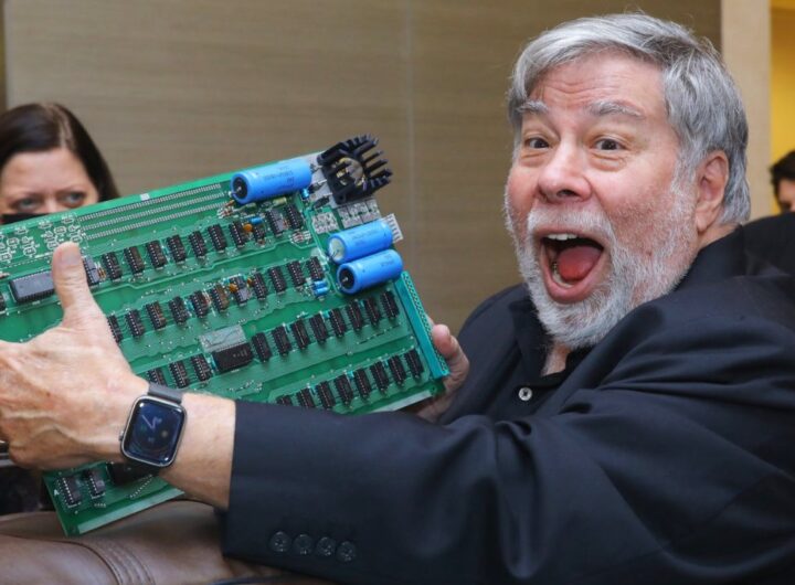 Other than Apple-1, other world-changing inventions launched in 1976