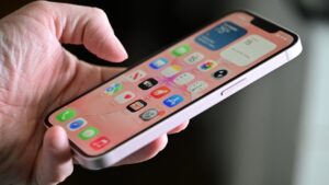 Always-on display may come to iPhone 19e in 2028
