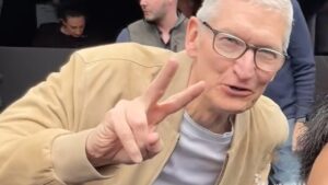 Tim Cook dashes over to China for the latest Apple anniversary concert