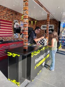 Straight Talk Throws its NASCAR Activation Back to ’09 and Meets Racing Fans on Tour