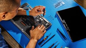 Even MacBook Neo can’t save Apple from repairability complaints