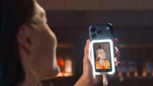 Insta360’s Snap Selfie Screen makes rear-camera shooting on iPhone easier